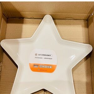 NEW IN BOX Le Creuset Star Platter White Ceramic